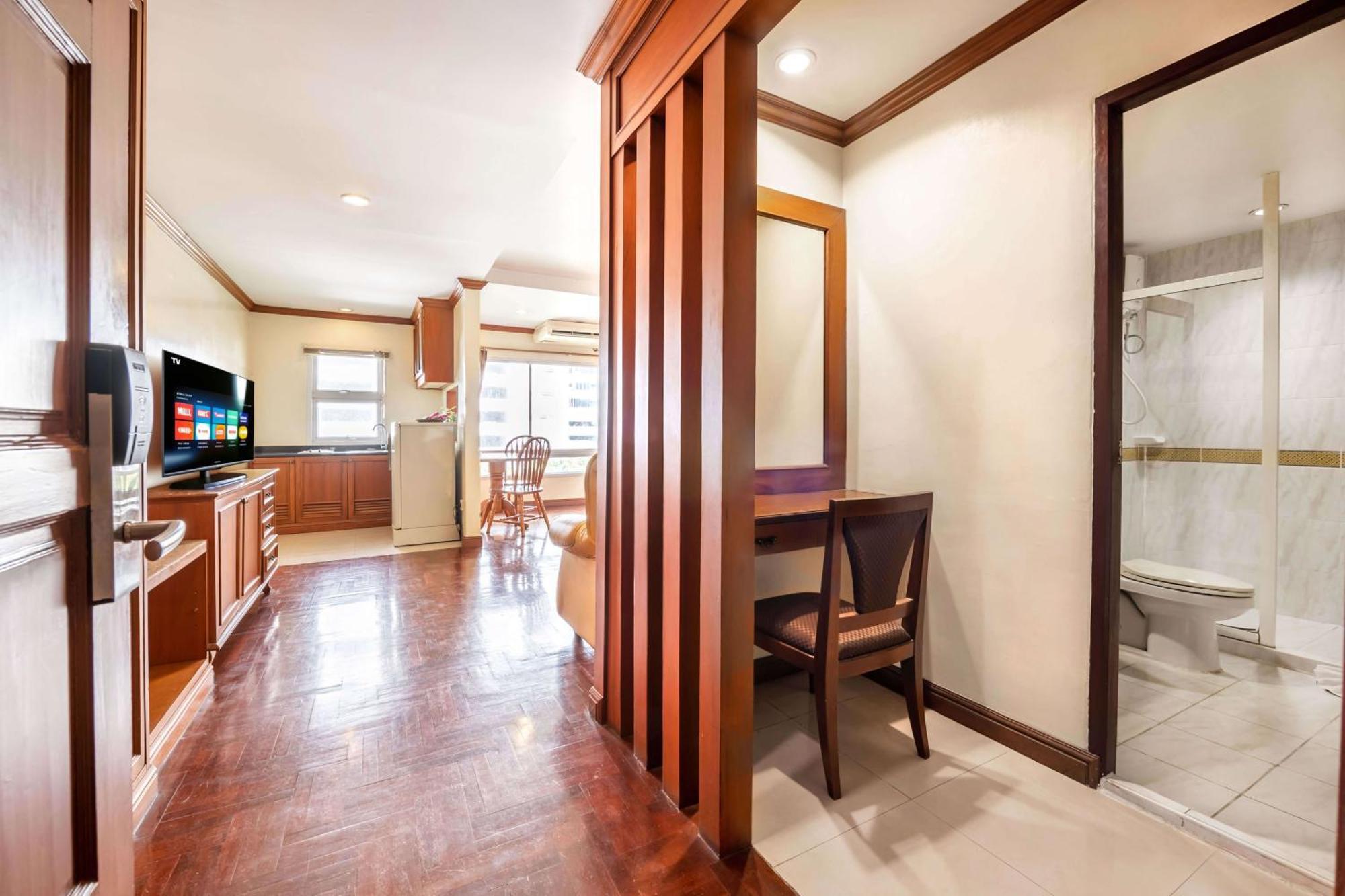 Studio Suite By Royal Ivory Nana Bangkok Luaran gambar