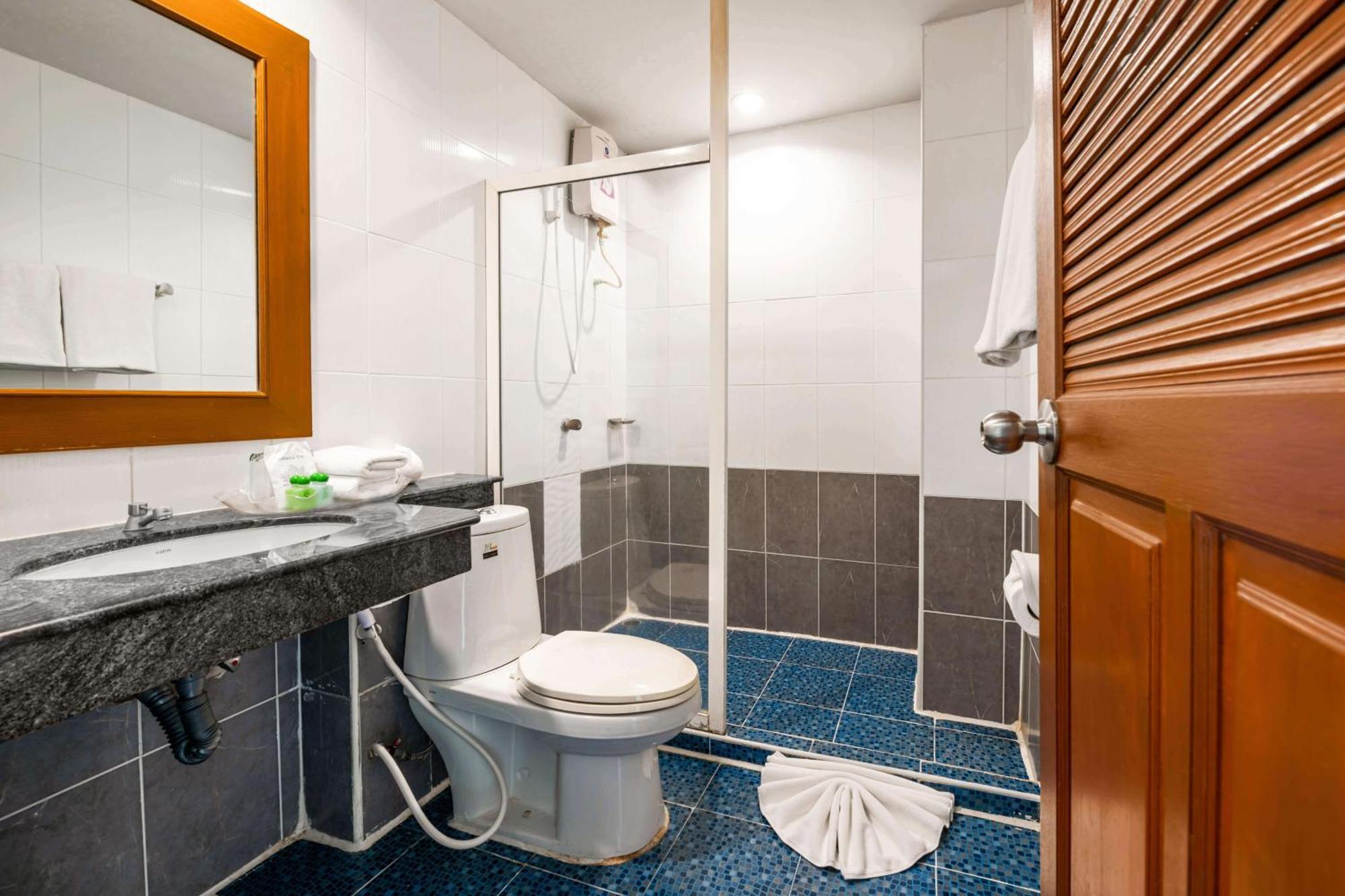 Studio Suite By Royal Ivory Nana Bangkok Luaran gambar