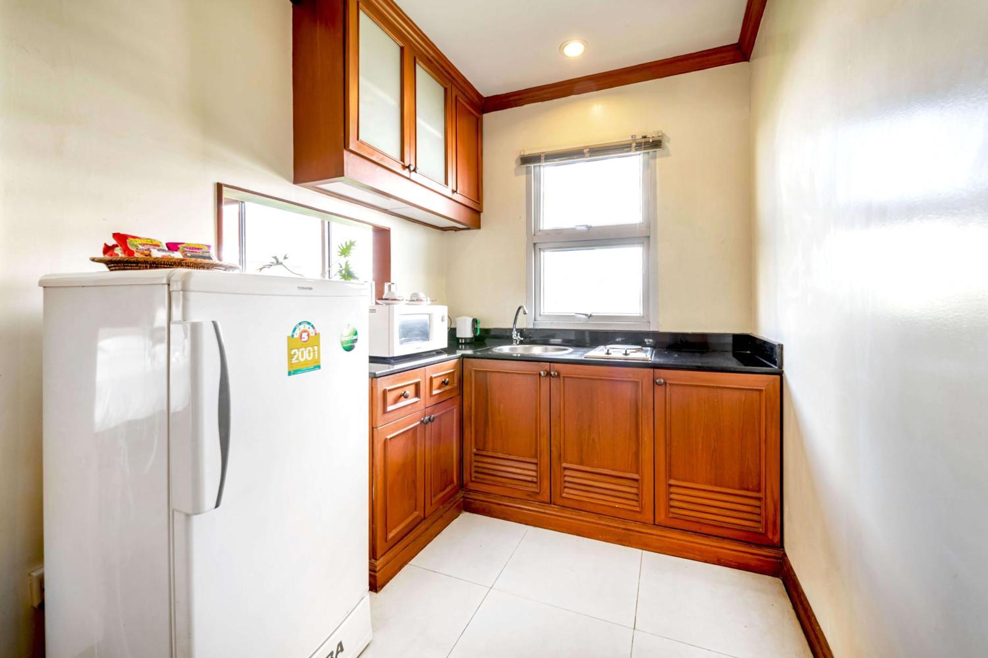 Studio Suite By Royal Ivory Nana Bangkok Luaran gambar