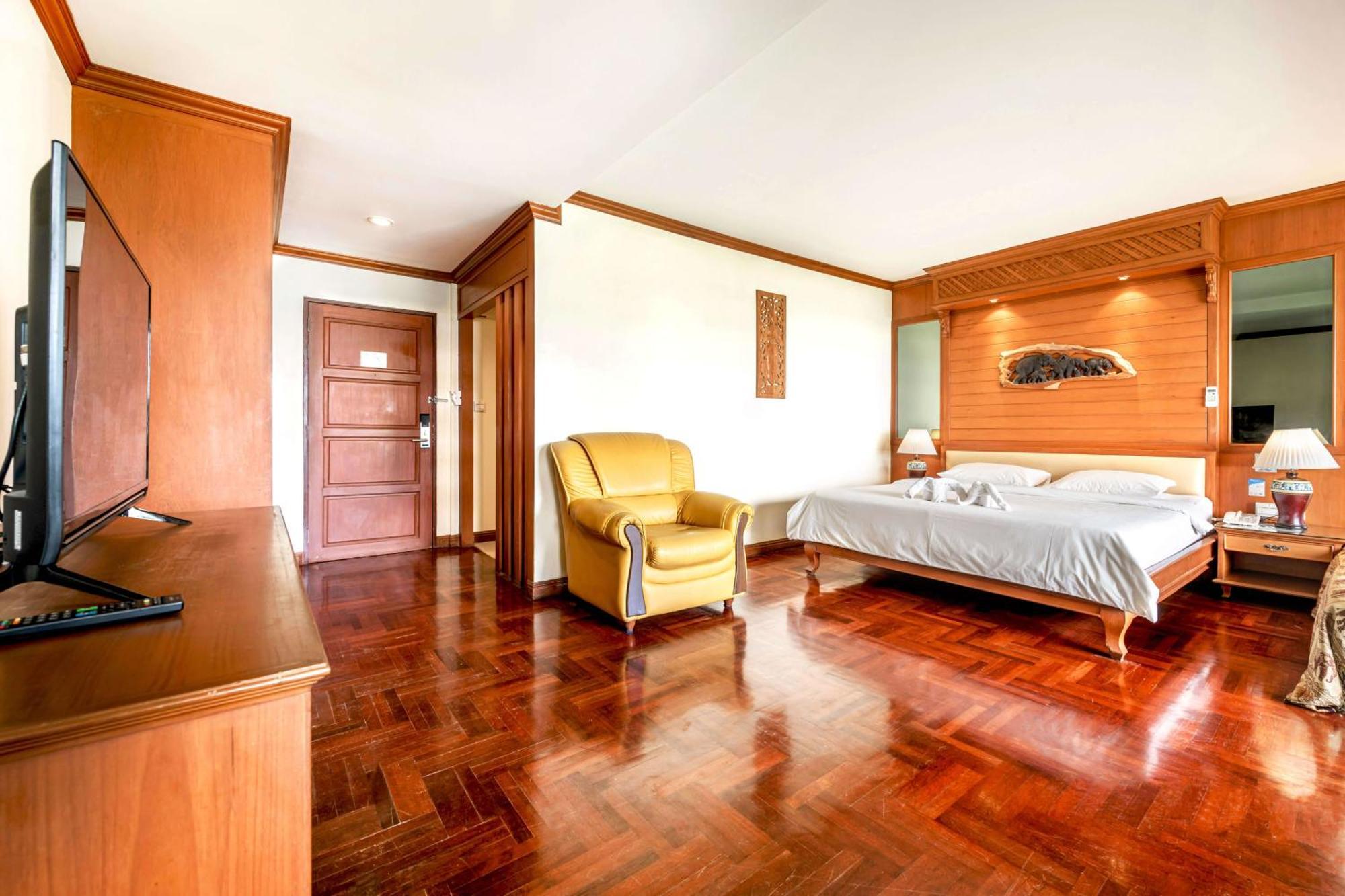 Studio Suite By Royal Ivory Nana Bangkok Luaran gambar