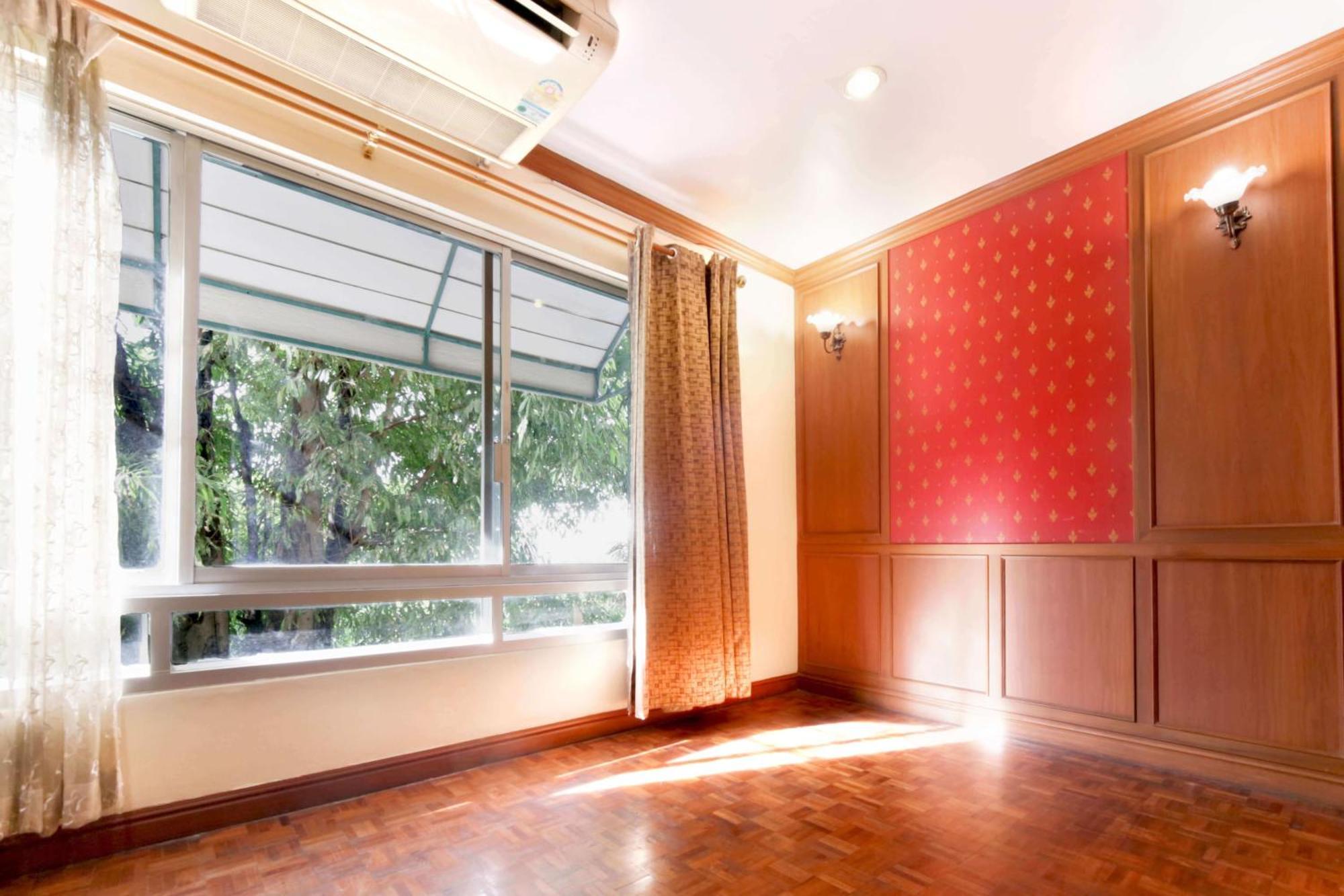 Studio Suite By Royal Ivory Nana Bangkok Luaran gambar