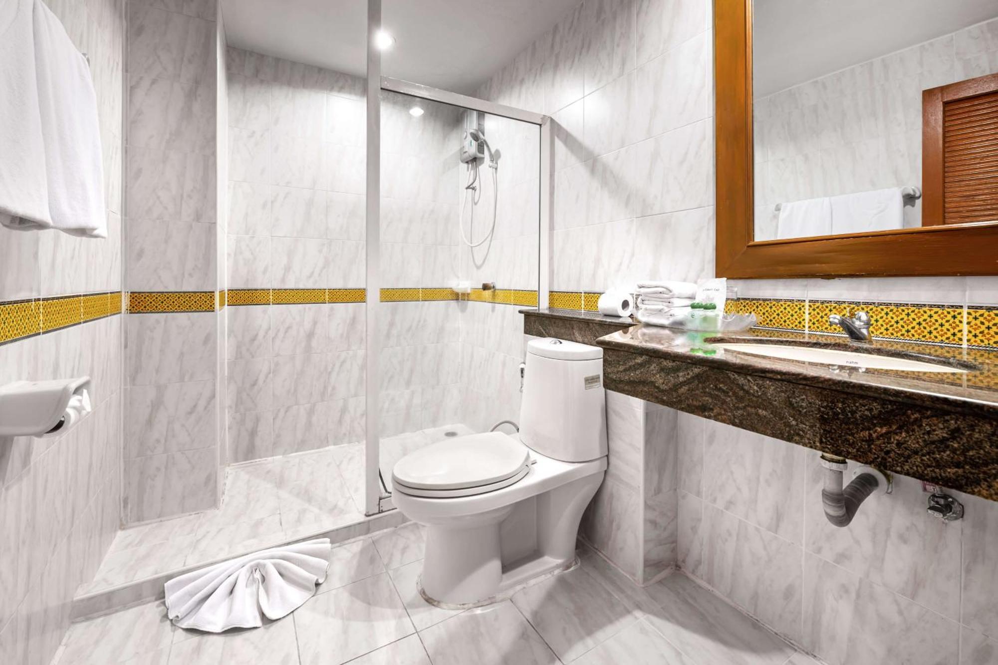 Studio Suite By Royal Ivory Nana Bangkok Luaran gambar