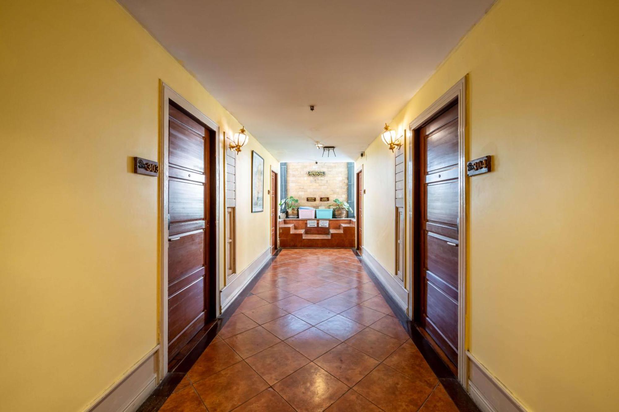 Studio Suite By Royal Ivory Nana Bangkok Luaran gambar