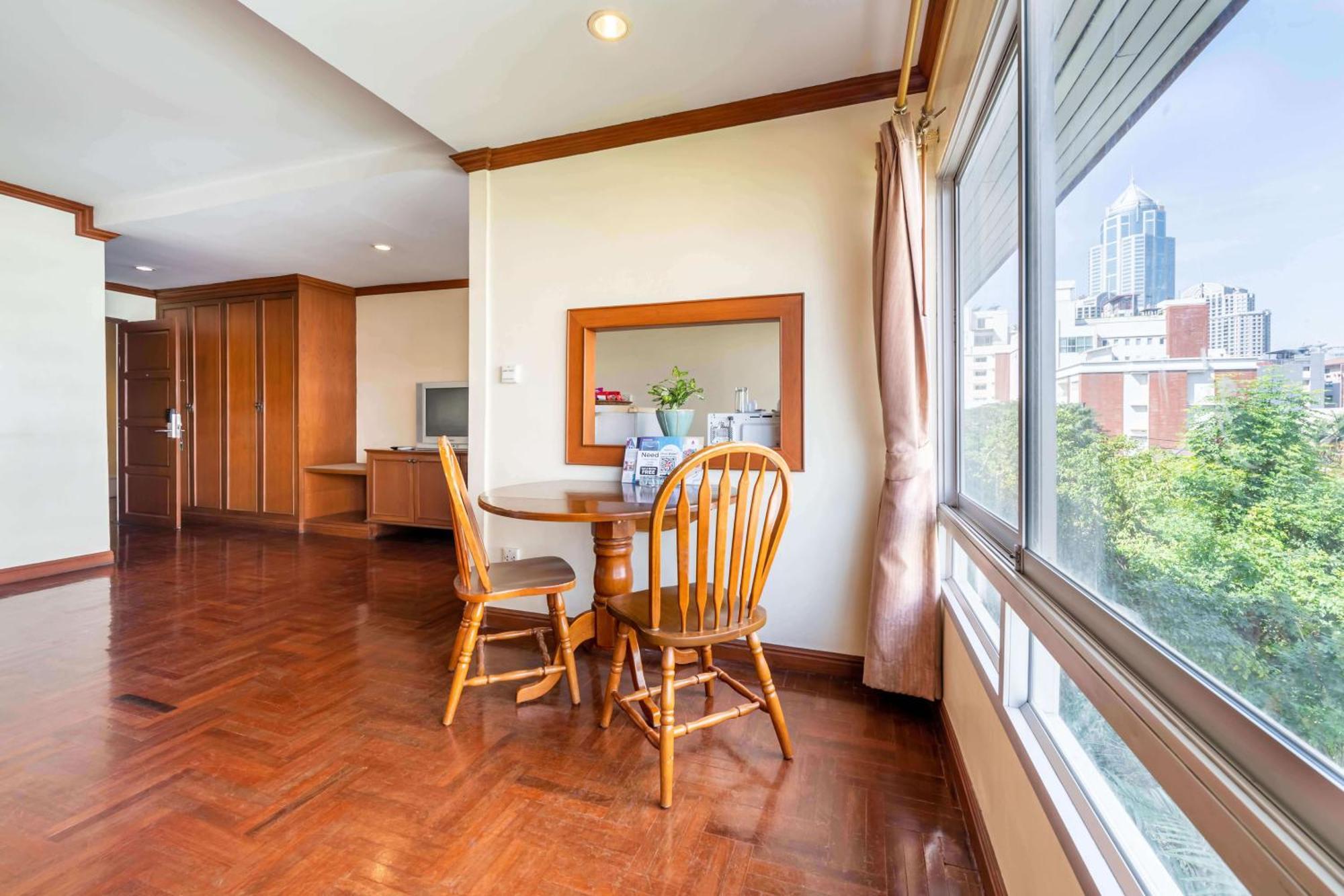 Studio Suite By Royal Ivory Nana Bangkok Luaran gambar